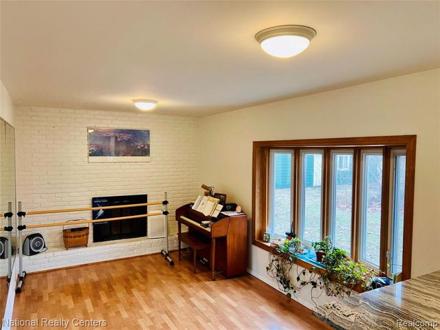 1900 N Hughes Road, Howell, MI 48843