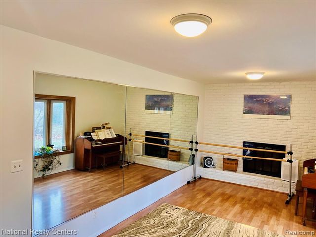 1900 N Hughes Road, Howell, MI 48843