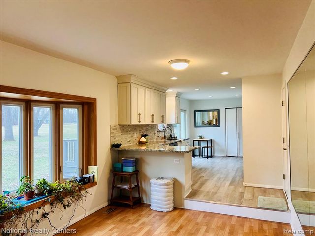 1900 N Hughes Road, Howell, MI 48843