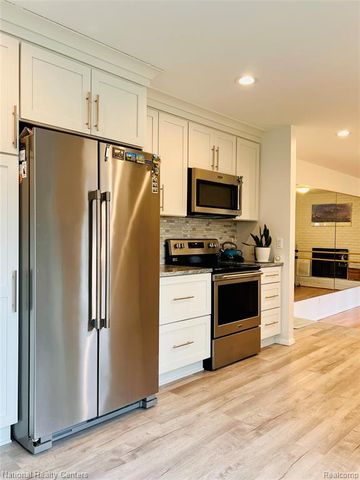 1900 N Hughes Road, Howell, MI 48843