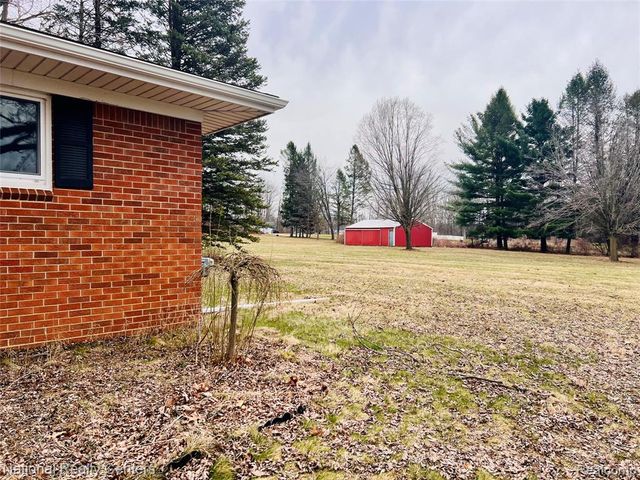 1900 N Hughes Road, Howell, MI 48843