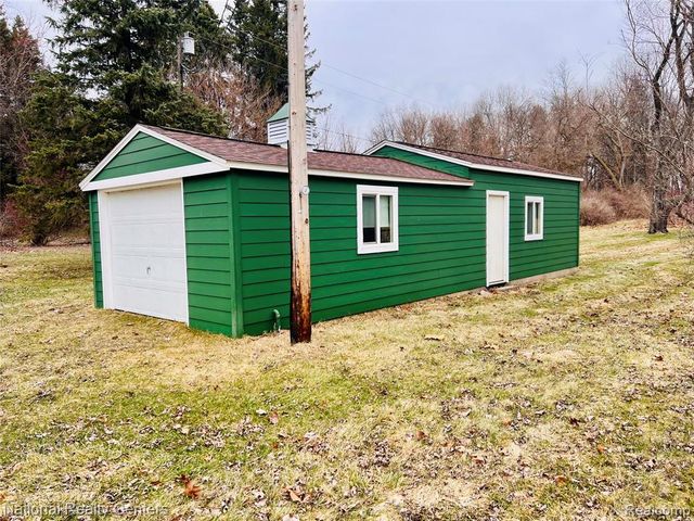 1900 N Hughes Road, Howell, MI 48843