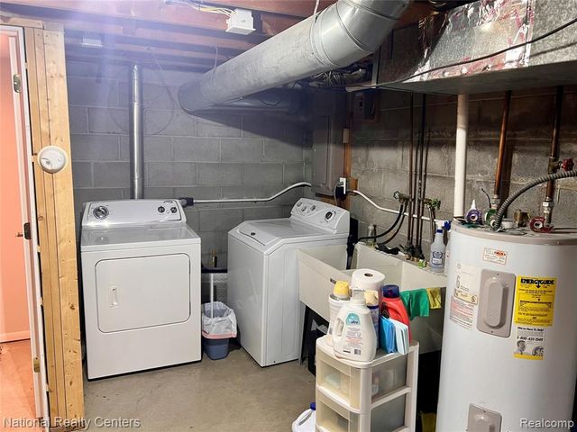 1900 N Hughes Road, Howell, MI 48843