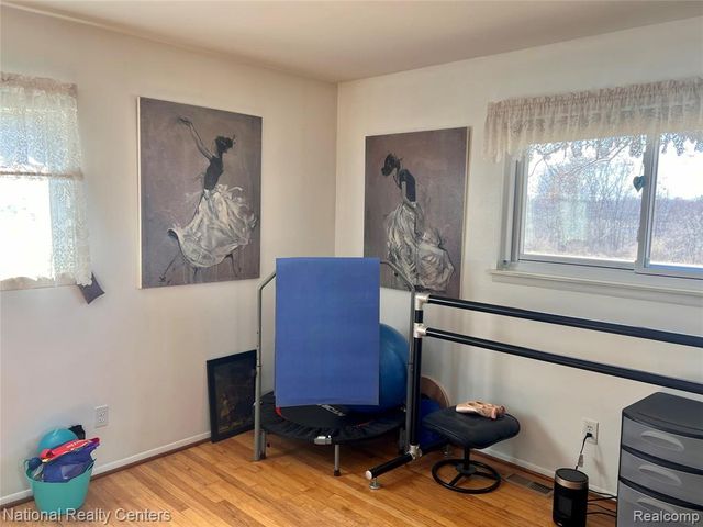 1900 N Hughes Road, Howell, MI 48843