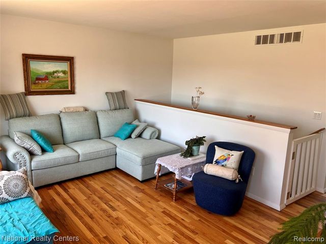 1900 N Hughes Road, Howell, MI 48843