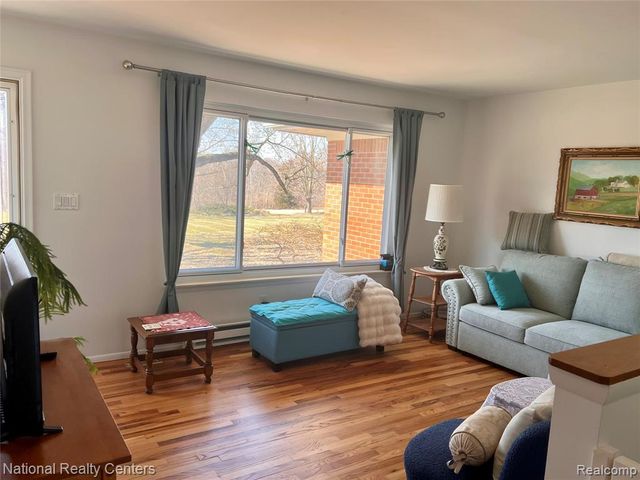 1900 N Hughes Road, Howell, MI 48843