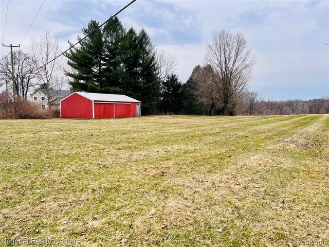 1900 N Hughes Road, Howell, MI 48843