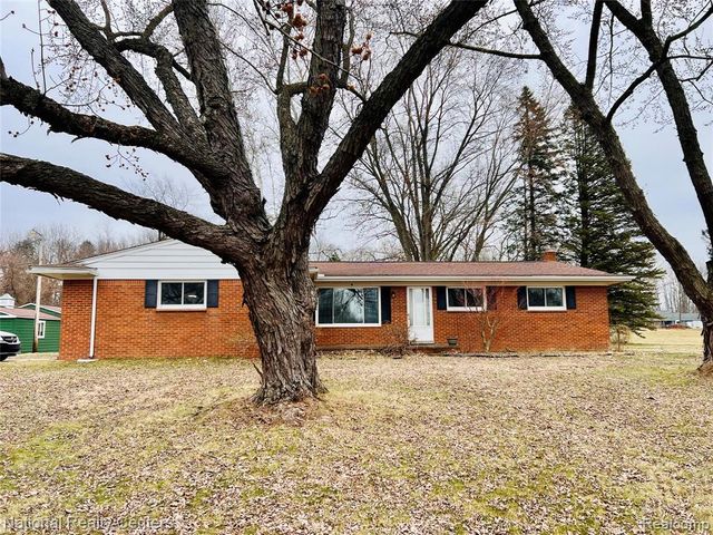 1900 N Hughes Road, Howell, MI 48843