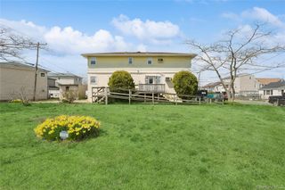 31 Julian Place 2, Island Park, NY 11558