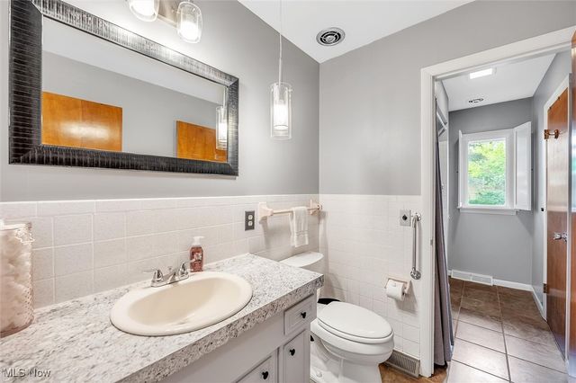 245 Vassar Avenue, Elyria, OH 44035