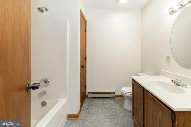 305 HACKBERRY DR, Stephens City, VA 22655