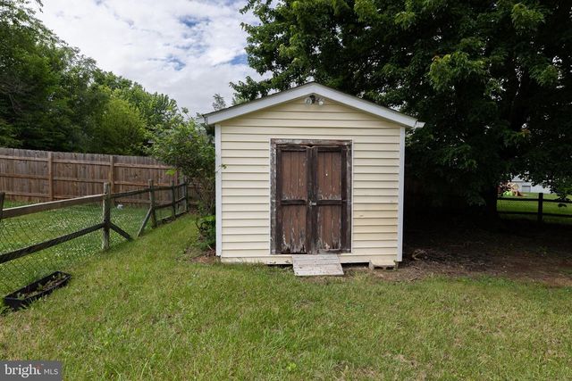305 HACKBERRY DR, Stephens City, VA 22655