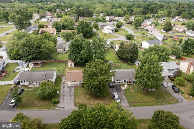 305 HACKBERRY DR, Stephens City, VA 22655