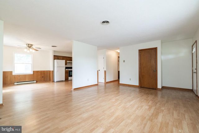 305 HACKBERRY DR, Stephens City, VA 22655
