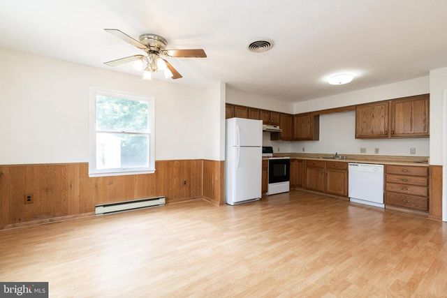 305 HACKBERRY DR, Stephens City, VA 22655