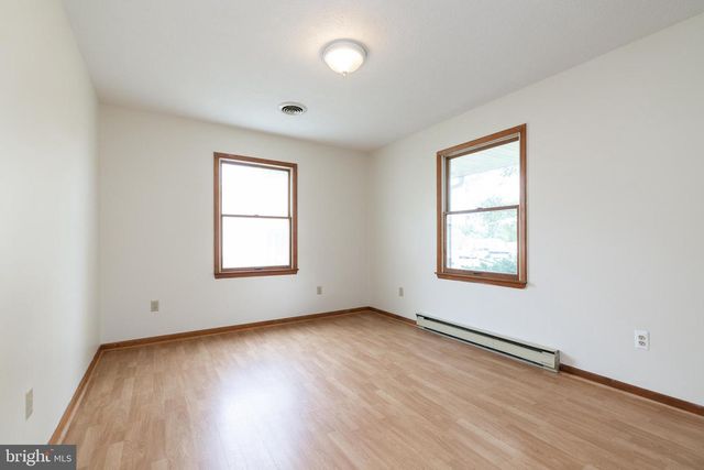 305 HACKBERRY DR, Stephens City, VA 22655
