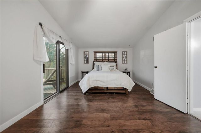 25 S Cherrywood Lane, Valparaiso, IN 46385