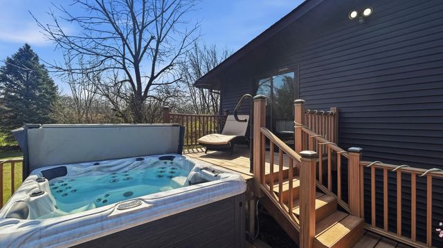 25 S Cherrywood Lane, Valparaiso, IN 46385