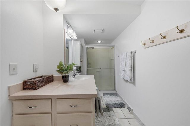 25 S Cherrywood Lane, Valparaiso, IN 46385