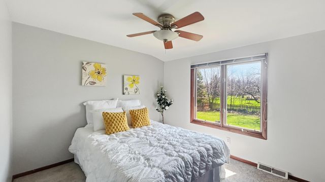 25 S Cherrywood Lane, Valparaiso, IN 46385