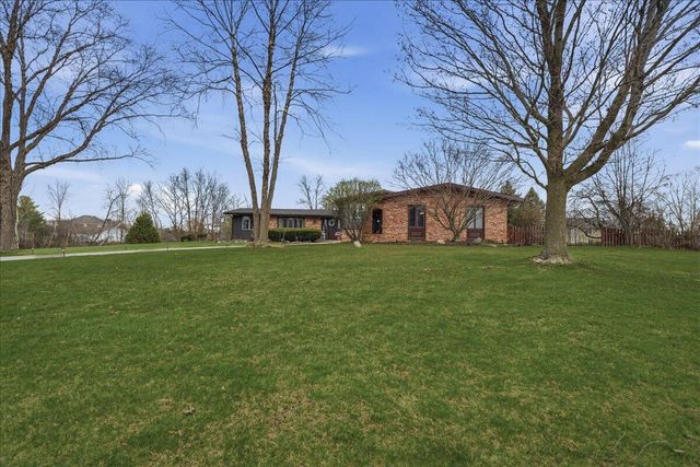 25 S Cherrywood Lane, Valparaiso, IN 46385