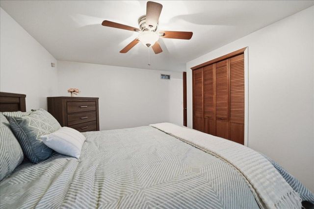 25 S Cherrywood Lane, Valparaiso, IN 46385