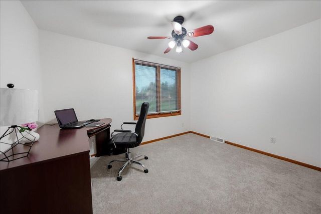 25 S Cherrywood Lane, Valparaiso, IN 46385