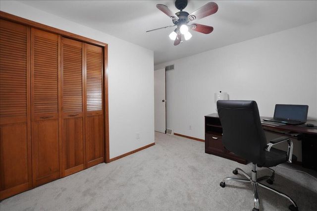 25 S Cherrywood Lane, Valparaiso, IN 46385