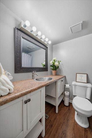 25 S Cherrywood Lane, Valparaiso, IN 46385