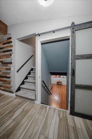 25 S Cherrywood Lane, Valparaiso, IN 46385