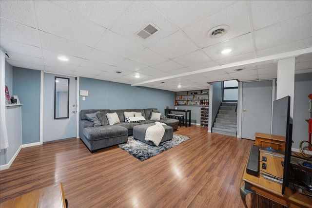 25 S Cherrywood Lane, Valparaiso, IN 46385