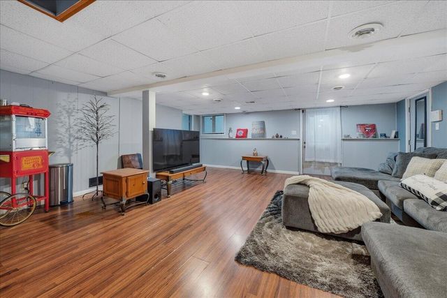 25 S Cherrywood Lane, Valparaiso, IN 46385