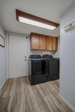 25 S Cherrywood Lane, Valparaiso, IN 46385