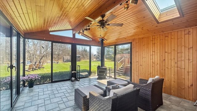 25 S Cherrywood Lane, Valparaiso, IN 46385