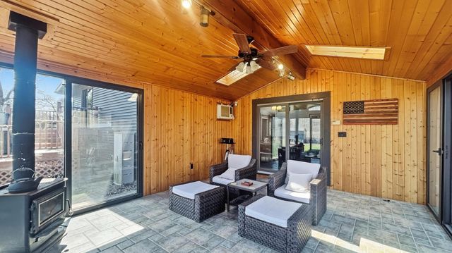 25 S Cherrywood Lane, Valparaiso, IN 46385