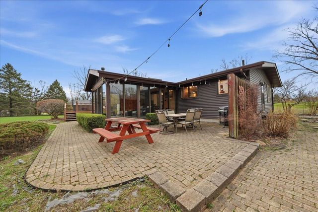 25 S Cherrywood Lane, Valparaiso, IN 46385