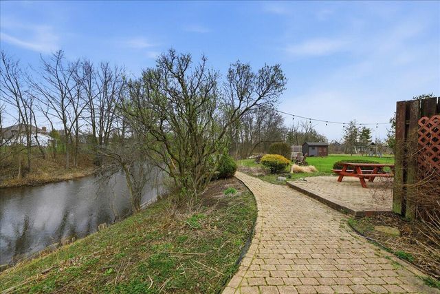 25 S Cherrywood Lane, Valparaiso, IN 46385