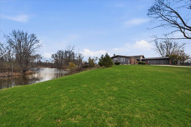 25 S Cherrywood Lane, Valparaiso, IN 46385