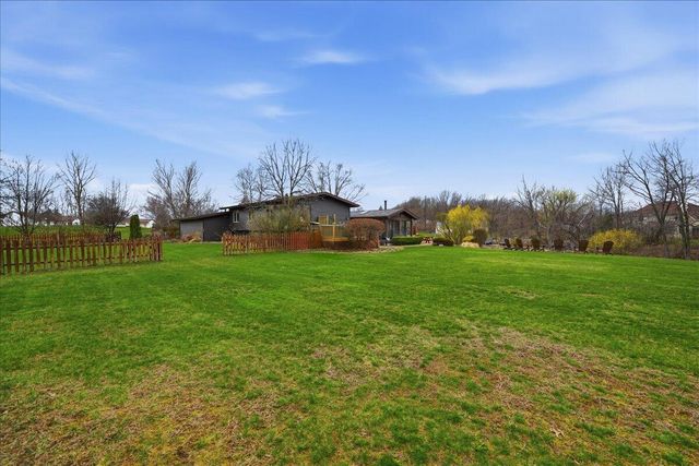 25 S Cherrywood Lane, Valparaiso, IN 46385