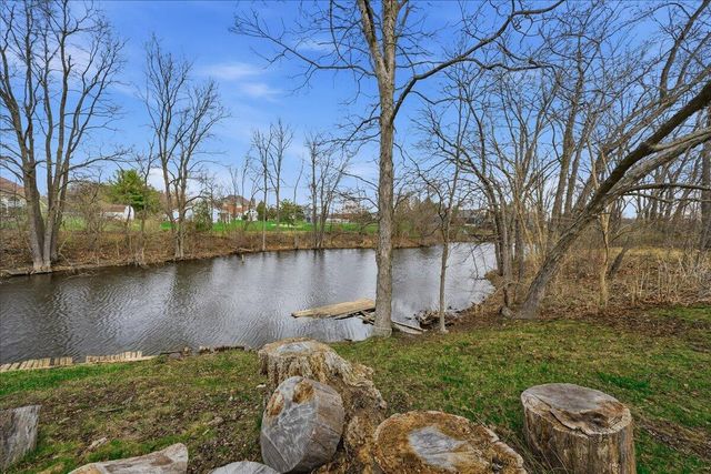 25 S Cherrywood Lane, Valparaiso, IN 46385