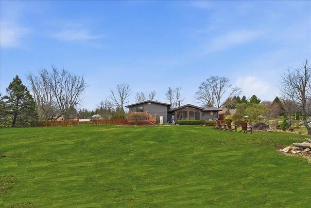 25 S Cherrywood Lane, Valparaiso, IN 46385