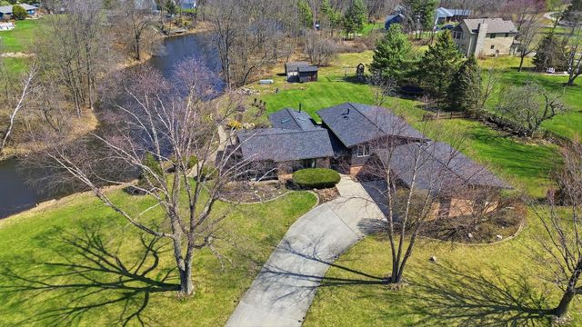 25 S Cherrywood Lane, Valparaiso, IN 46385