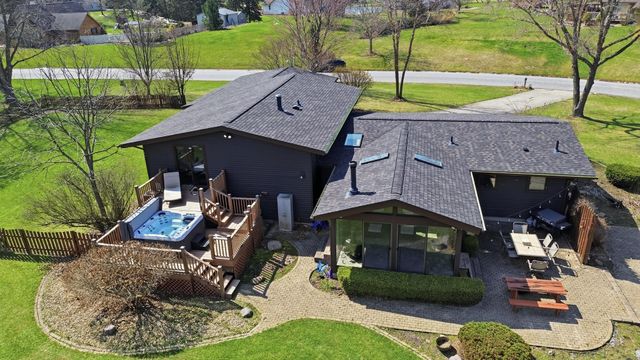 25 S Cherrywood Lane, Valparaiso, IN 46385