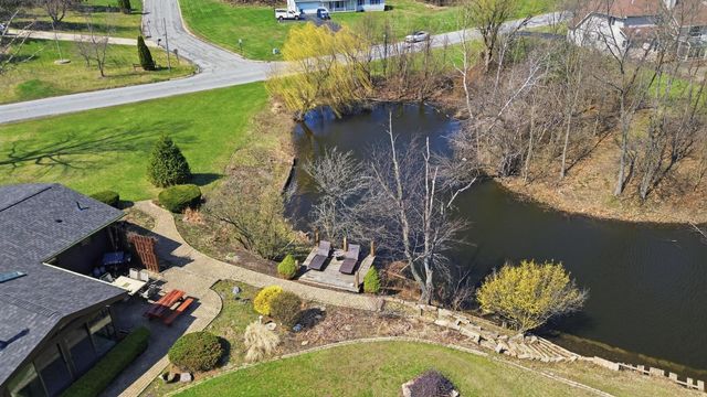 25 S Cherrywood Lane, Valparaiso, IN 46385