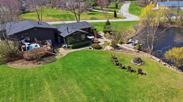 25 S Cherrywood Lane, Valparaiso, IN 46385