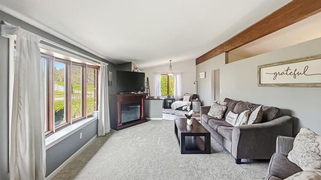 25 S Cherrywood Lane, Valparaiso, IN 46385