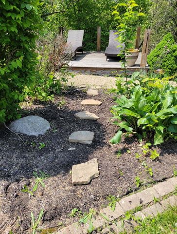 25 S Cherrywood Lane, Valparaiso, IN 46385