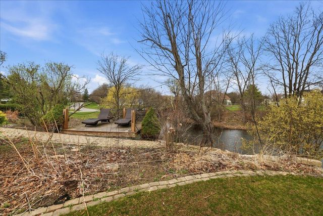 25 S Cherrywood Lane, Valparaiso, IN 46385