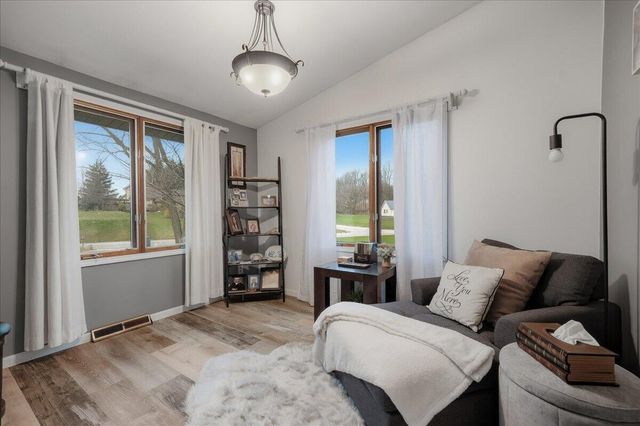 25 S Cherrywood Lane, Valparaiso, IN 46385