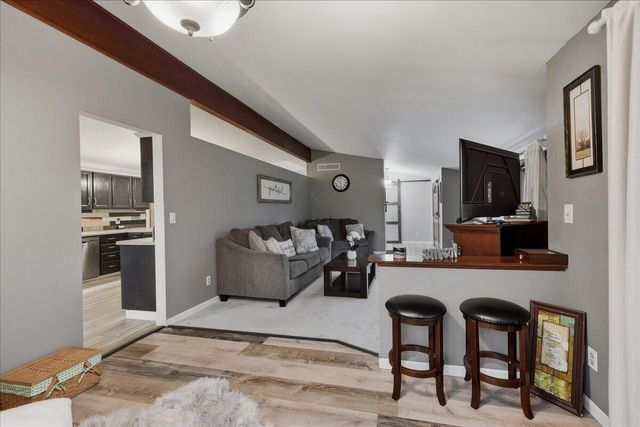 25 S Cherrywood Lane, Valparaiso, IN 46385